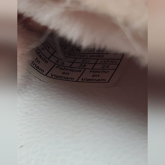 UGG ROYALE BABY PINK SLIPPERS/SLIDES Woman Size 7 - Picture 10 of 10